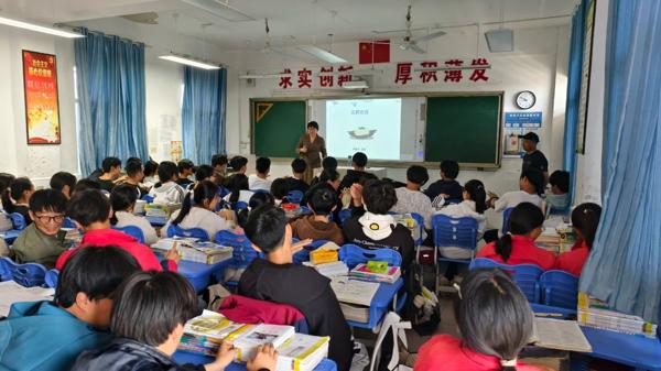 寿县妇联积极开展“家教伴成长 书香润家风”家庭教育讲座活动