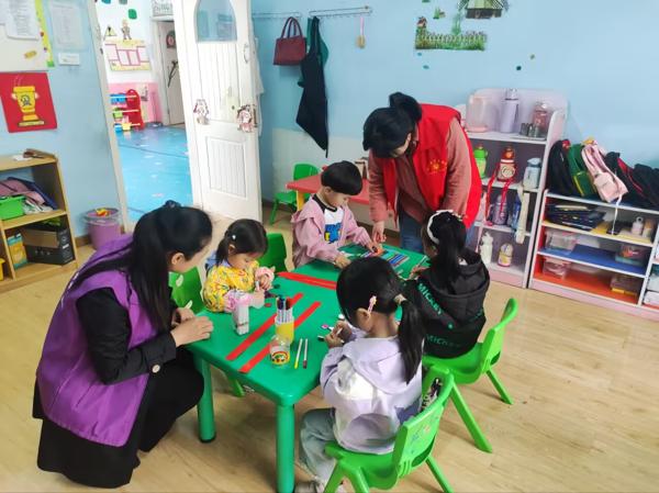 谢家集区北辰社区妇联携手幼儿园共庆母亲节