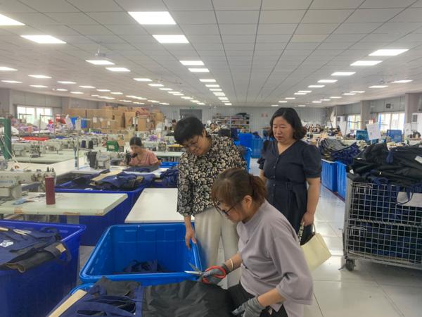 寿县妇联调研“三新”领域妇联组织