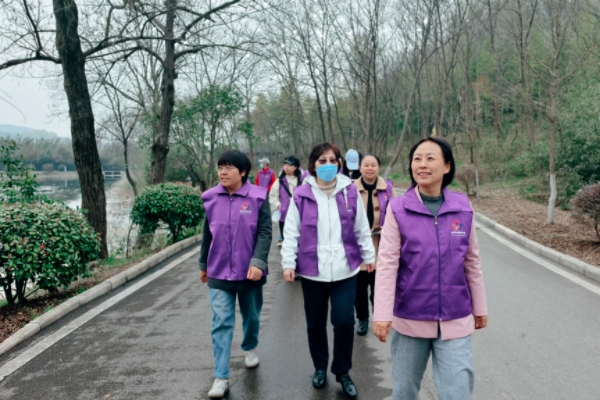 “她力量·绘幸福——巾帼同心奋进十五五”
淮南市妇联工会开展职工健步走活动