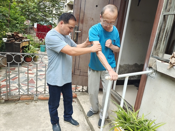 激扬家国情 奋斗新征程｜用善良和爱心守护困难邻居——记“淮南市最美家庭”罗孝根家庭