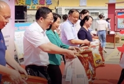 八公山区新庄孜街道团结社区妇联开展移风易俗暨关爱未成年人活动
